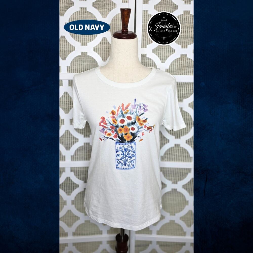 Old Navy White Women's Blue & White Delft Vase w/Multicolor Flowers T-Shirt XS